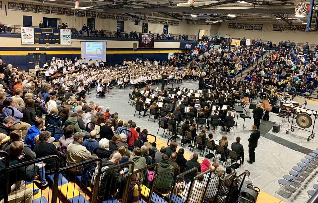 Major crowd in attendance at @PriorLakeMSBand @PriorLakeHSBand All-District Band Concert 7pm 🎼🎷🥁#MusicInOurSchools #LakerPride