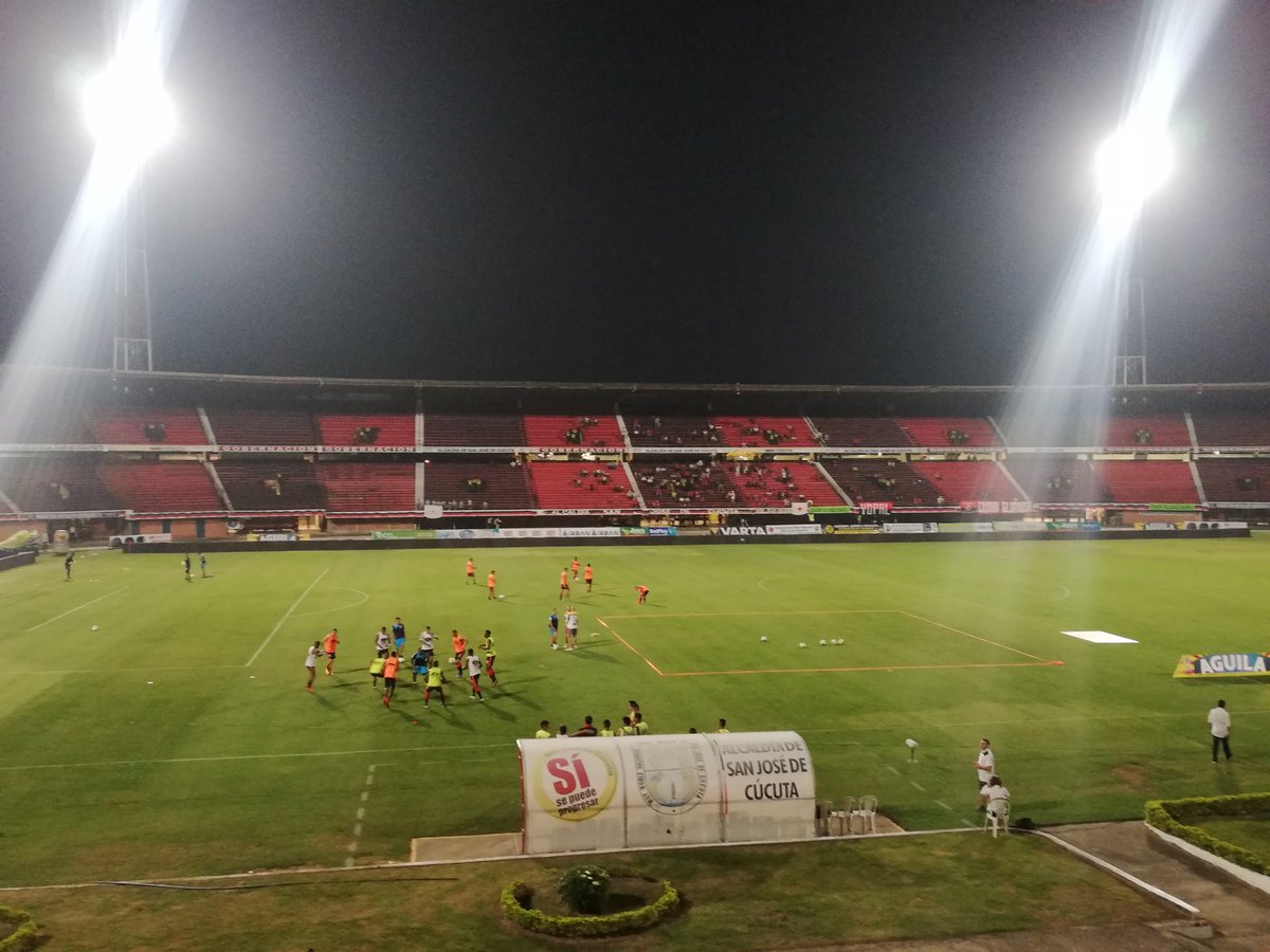 ¿Donde están los hinchas de nuestro equipo? Regresamos a primera, somos protagonistas, boletería a bajo costo, horario para que todos asistan. ¿Que más tenemos que hacer?
Nosotros lo estamos dando todo, seguimos esperando el respaldo en las tribunas.