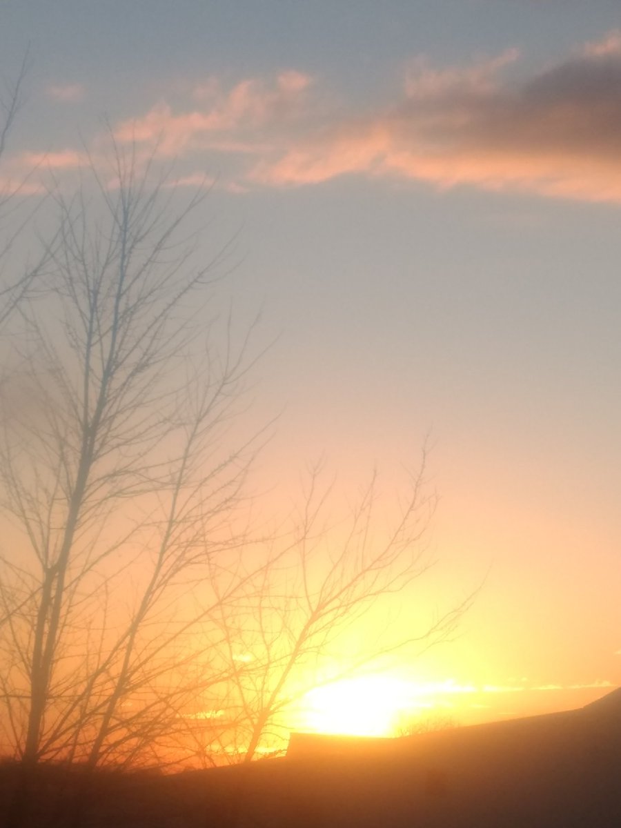 Probits's tweet image. Another beautiful sunset but the wind is crazy.