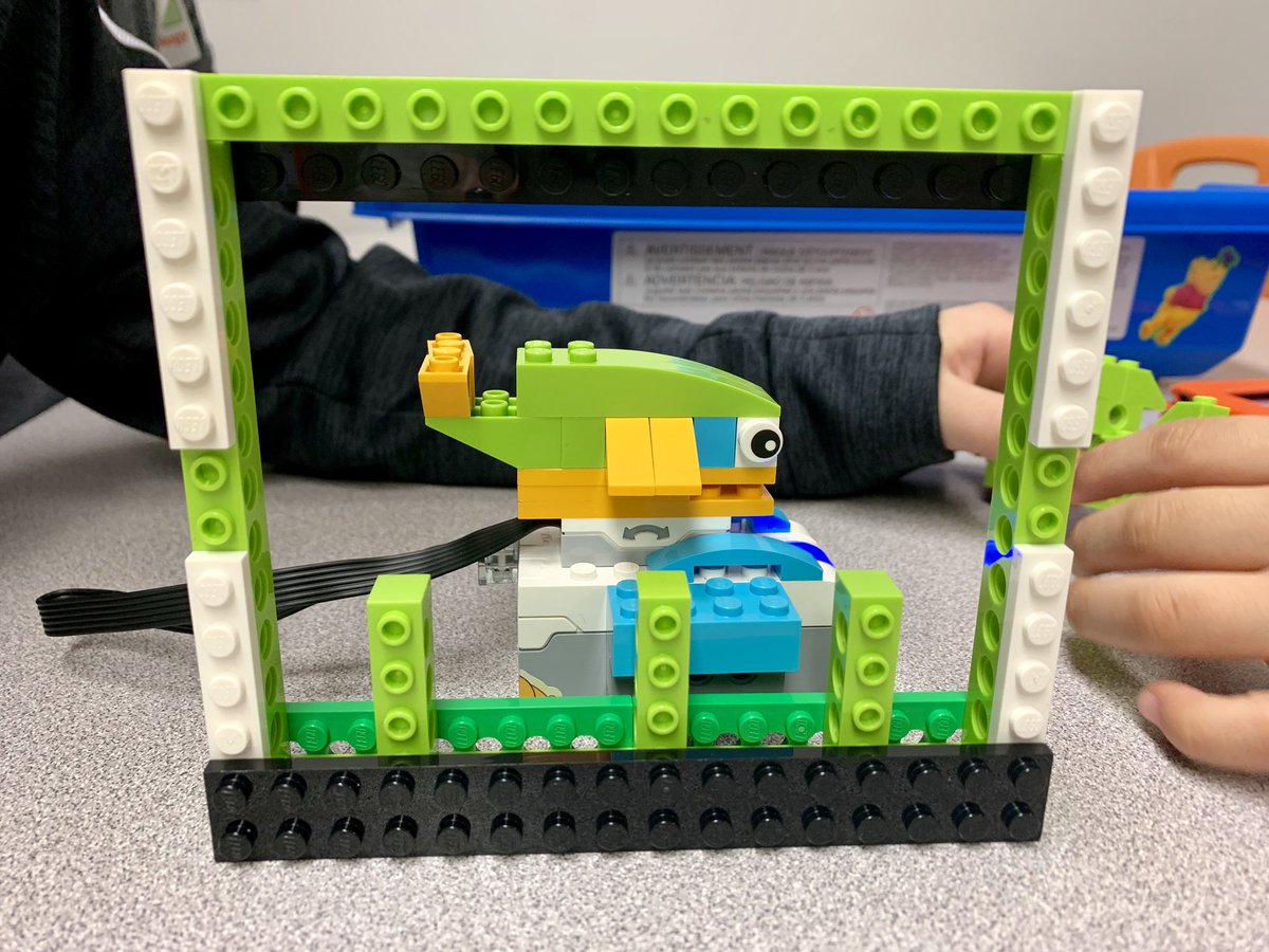 SnapMonmouth's tweet image. Students in our new RoboPets Robotics class built fish and learned about sensors and sound effects as they made their fish swim! #afterschoolfun #roboticsclass #robotics #roboticfish #coding #stemclass #afterschoolclass #legofish #snapologymonmouth