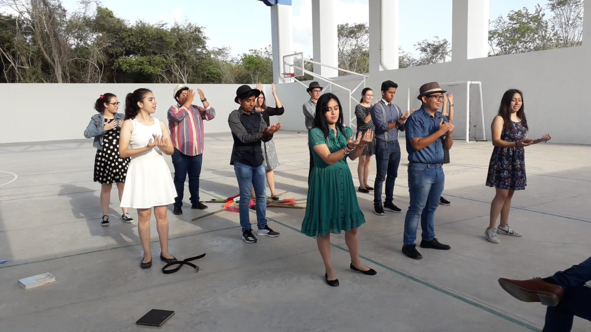 unimodelo_ch's tweet photo. Actividad de la materia de #Psicología con los alumnos de 6to. semestre de preparatoria donde a través del baile explicaron los roles de las mujeres y hombres, antes y ahora. 💃🕺
#SéModelo #PrepaModelo #Chetumal https://t.co/T34b2LuOWs