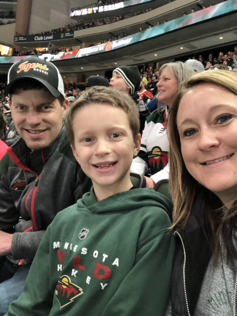 Dfaust00's tweet photo. #mnwild game with the fam! https://t.co/IXHHrpbXgj