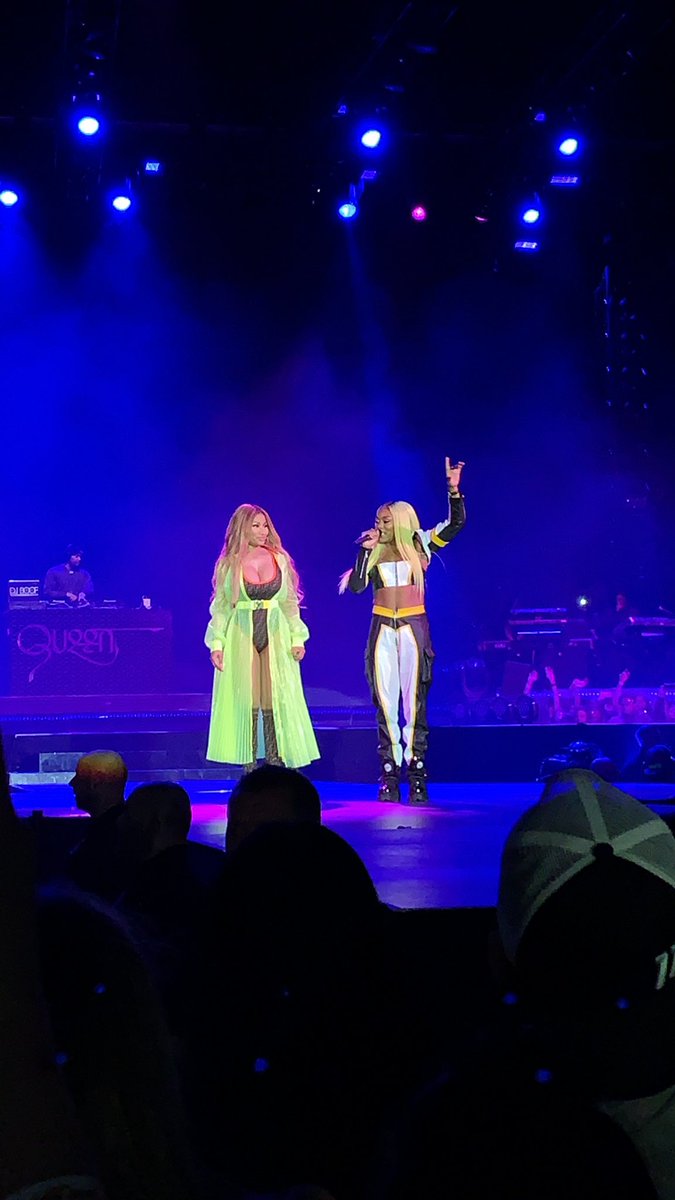 lpaigethomas's tweet photo. Ok so @NICKIMINAJ bringing out @LadyLeshurr tonight was lowkey iconic #NickiWRLD 💞 https://t.co/3DmOdMU8wx
