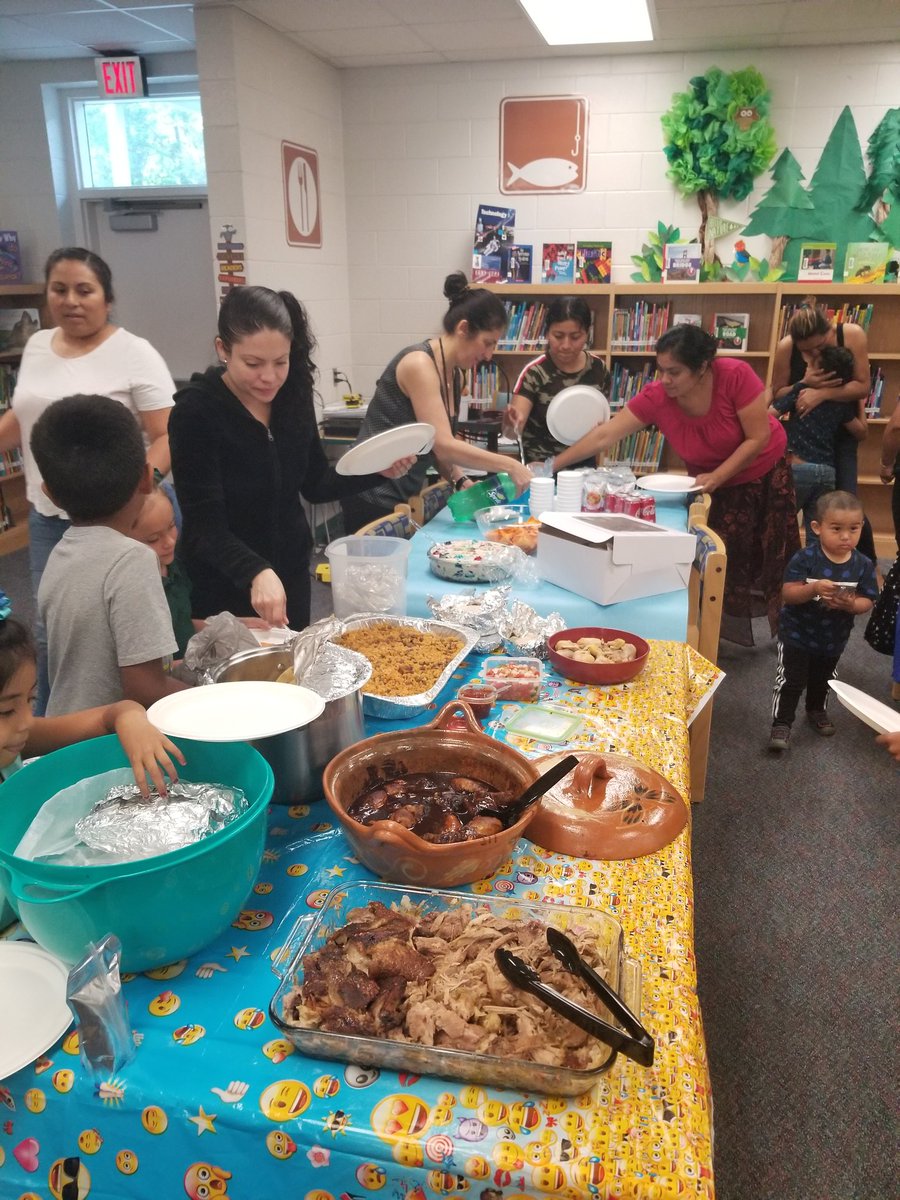 PenaNachelly's tweet photo. Some pictures from our last day of Spanish Parent University! 👨‍👩‍👧👏 #cgeeagles @asanchezcasella @ESOL_VCS https://t.co/hZG4YjTeyi