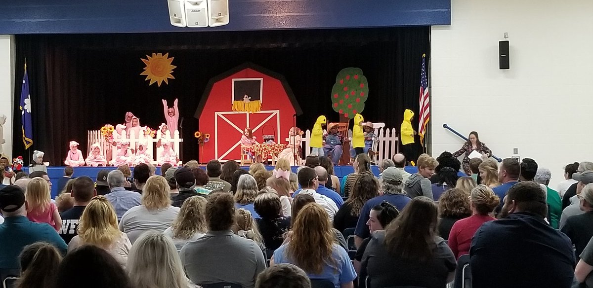 Windy_Hodge's tweet photo. What a wonderful crowd for our @clifdaleelem K-2 spring musical! They did an outstanding job! @SpartanburgD3 @EnergyBusSchool https://t.co/gQgjI5mesf