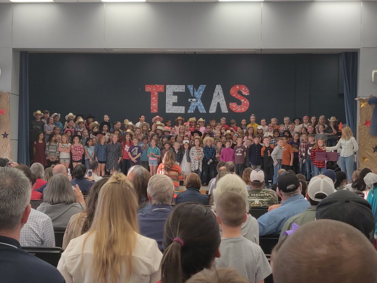 Fantastic performance by the fourth grade tonight!! Thanks to everyone who came out!