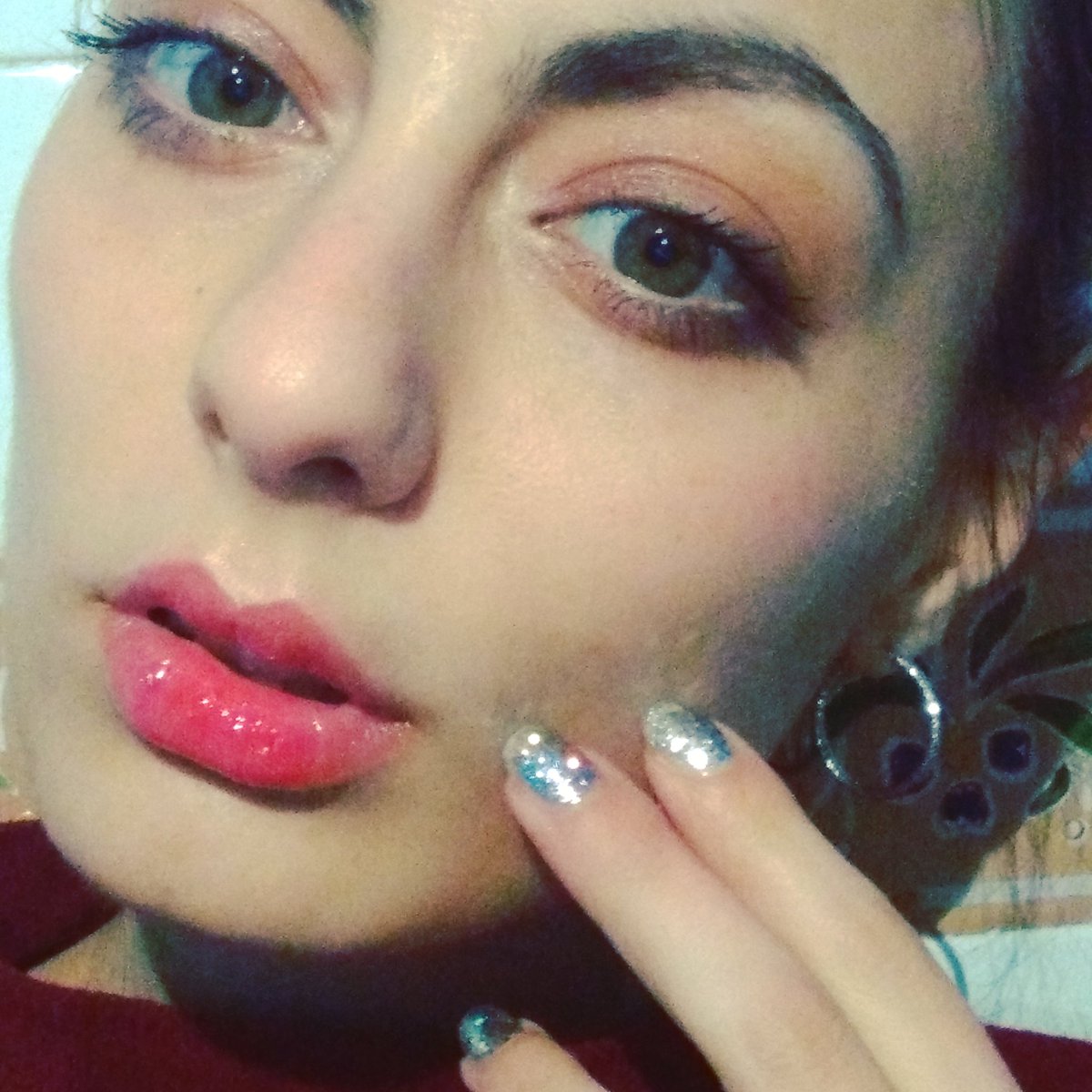 Malita_Choul's tweet photo. I feel so #glitter and  fuckin #glossy https://t.co/oME2dgFPmW