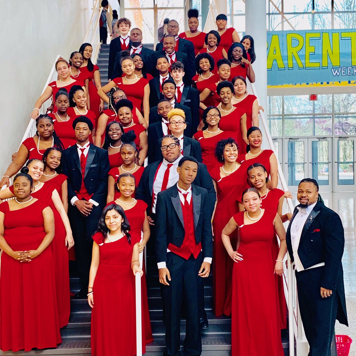 APSMHJHSJaguars's tweet photo. I ❤️😍💛 these pics of @MHJHS_Chorus Our Choir performed superbly at LGPE with our Advanced Mixed Chorus receiving SUPERIOR ratings in performance and Excellence in sight reading! @mjjptsa @MHJHSTheater @sara_womack @MHJHSJaguarBand @MurdockMHJHS1 @dan_a_sims @CarstarphenMJ https://t.co/yQqeNPaPHP