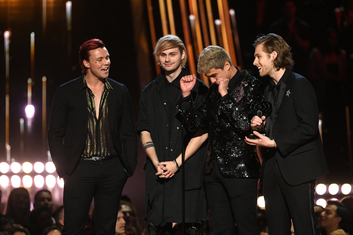 iHeartRadio's tweet image. Still cheering for @5SOS 🎉🎉🎉

#iHeartAwards2019