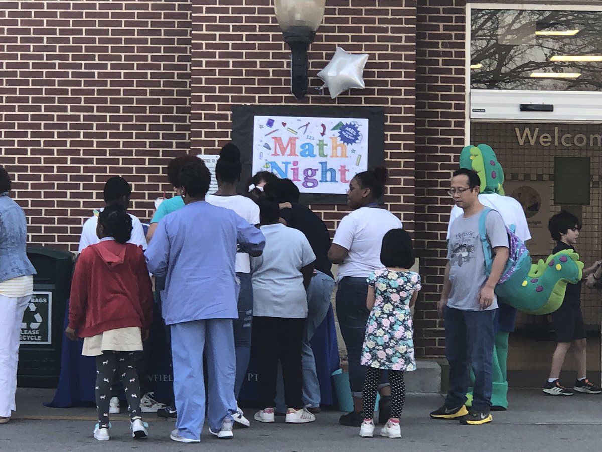 MeadowfieldElem's tweet image. Math Night was a huge success!   #makingmathreal #grocerystoremath #publixpartner @Publix @RichlandOne
