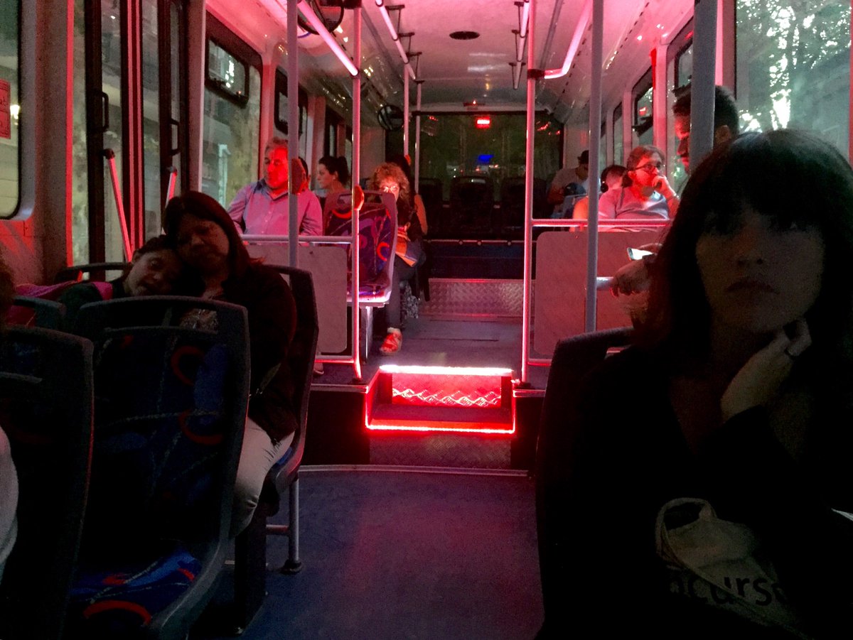 yeye_vega's tweet photo. Argentina: Transporte público = único. #AlbumDiario #PostalesDeBuenosAires https://t.co/I56TbndCBh