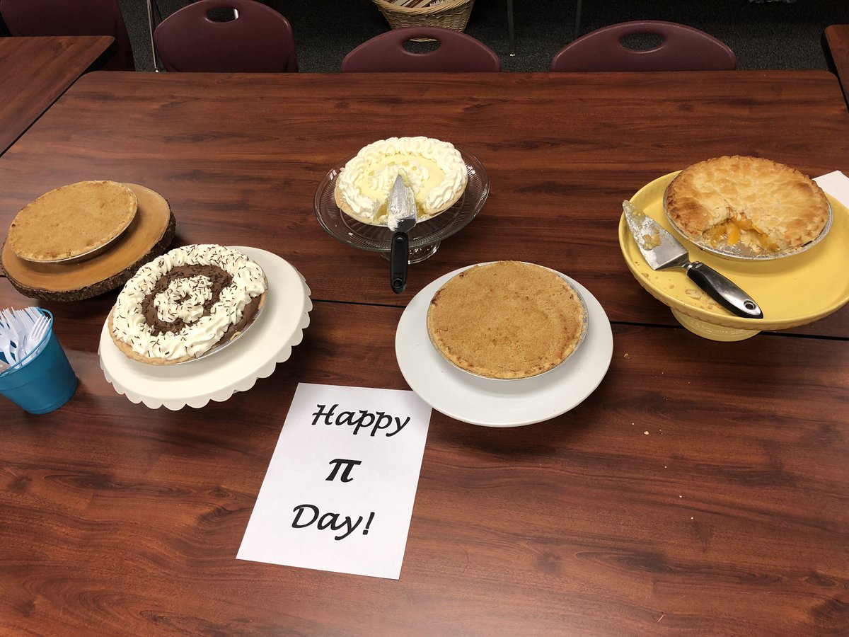 stephgteach's tweet image. Happy Pi Day!! Thank you @BreannePhillips for the pies!! 😋 #VisaliaUSD #MFHhuskies