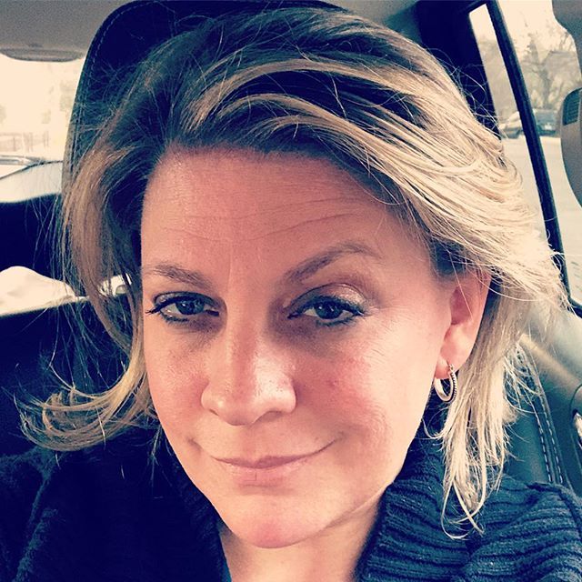 when reality tv calls,it’s time to clean my office and get a blow out. 😆 #neverdomyhair #messyoffice #realitytv #ohthestoriesicouldtell #lauraclaredesign