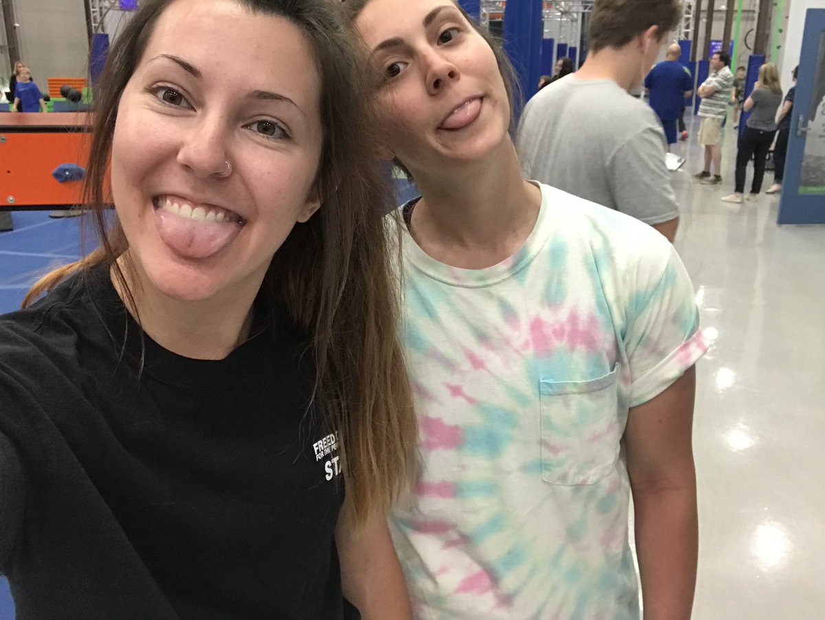 Keserich_87's tweet photo. Happy birthday to my bestie of 14 YEARS. Wouldn’t have wanted to play man hunt, kayak for hours, or attempt advanced yoga poses with anyone else :,) love you long time @Grenig_88 https://t.co/videZB5vXN