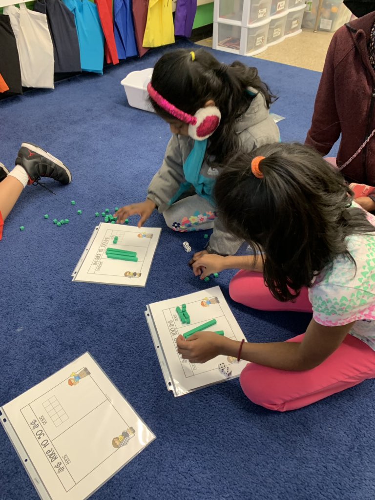 msamandareda's tweet photo. Students and their families having fun at @MTPSFairview Family Math Night! Such a great time! @woodle_c @PtoFairview #FVfocused #MTPSPride https://t.co/UD3wOlBcdE
