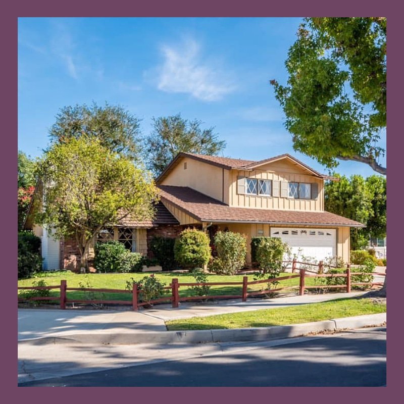 JHollandGroup's tweet photo. We're throwing it back to the time we helped one of our clients sell their gorgeous town home. Look at how lush and green that lawn is! 😀🌳 https://t.co/YnGxXAGzRY