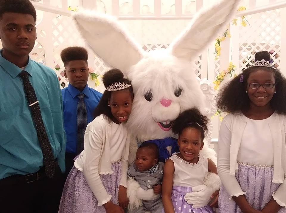 TheRealJBOnline's tweet photo. Here is a photo of my younger cousins from 2018. I love them so much. I am so proud of them. They are going to go very far in life. Please continue to keep them uplifted in your prayers. Be blessed!!! #MyLittleCousins #FutureLeaders #BeingARolemodel https://t.co/xircLO7jUb