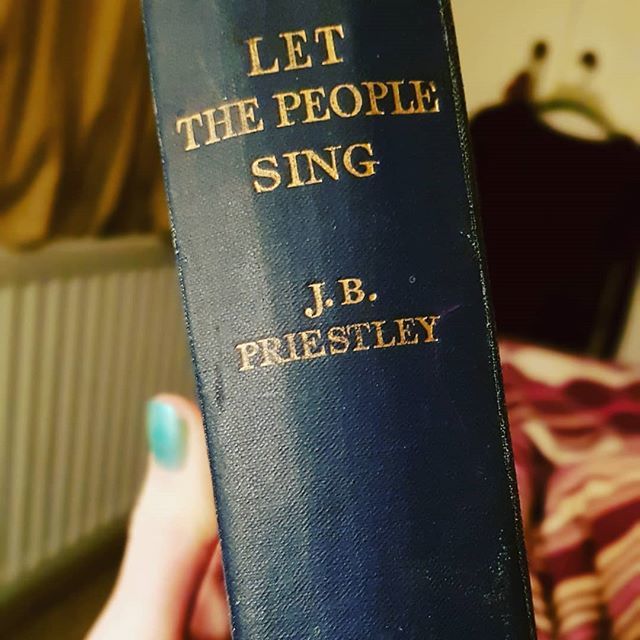 I'm reading this at the moment and absolutely loving it! The best and funniest book I have read in a very long time. .
Published in 1939, long since lost its dust jacket and goodness knows where I got it in the first place - probably a plunder of my pare… ift.tt/2UBFVRT