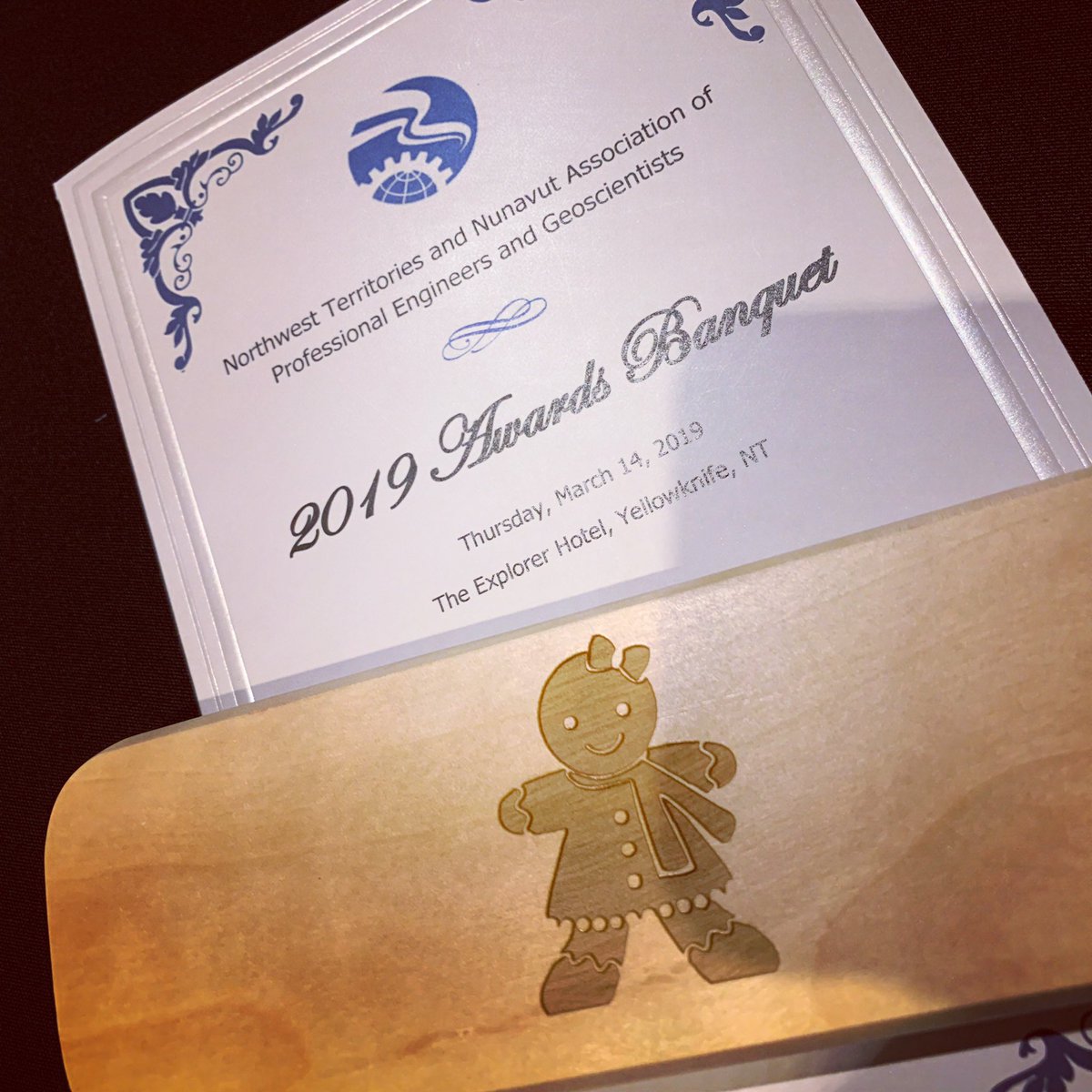 JennieRausch's tweet photo. Don’t you just want to squeeze her little ginger cheeks?? #socute #specialrecognition #northerngingerbreadwomen #featsofgingerbread Thanks @EngineersCanada and @NAPEG_North! https://t.co/tlf9LbOXVV