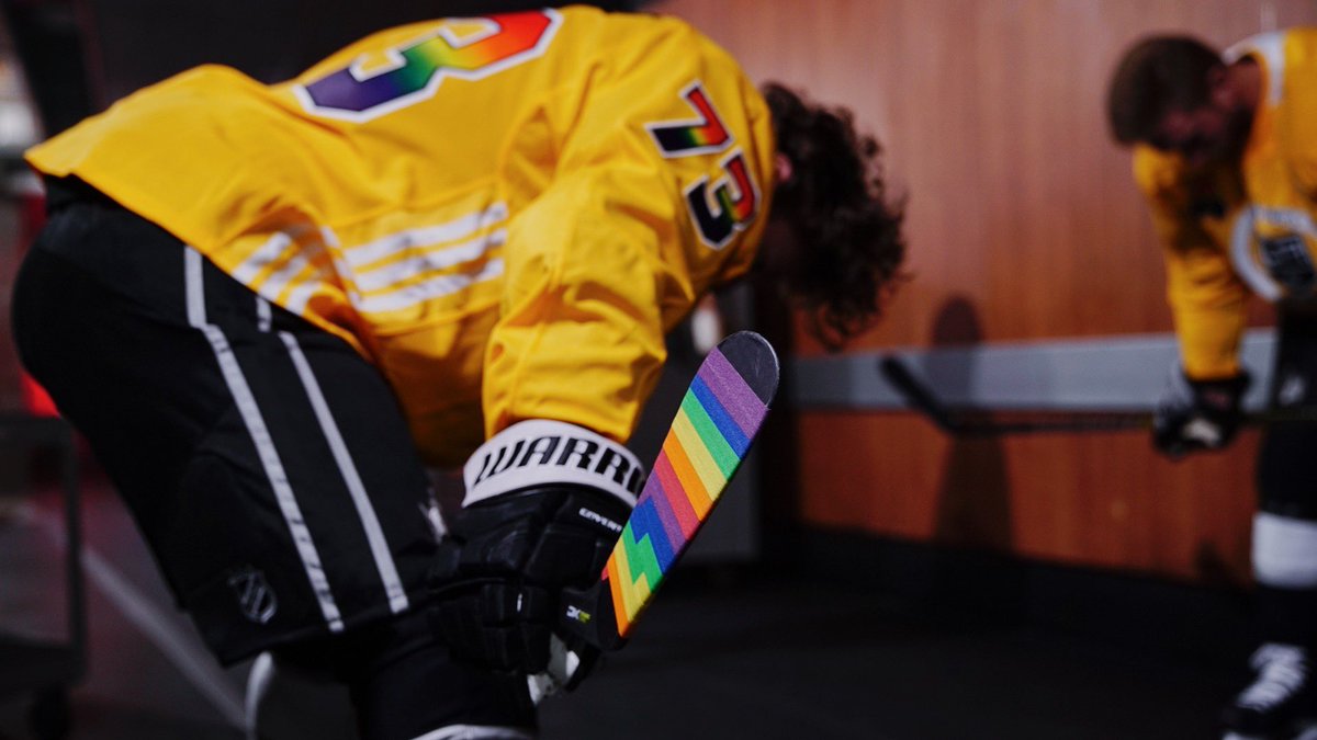 la kings yellow jersey