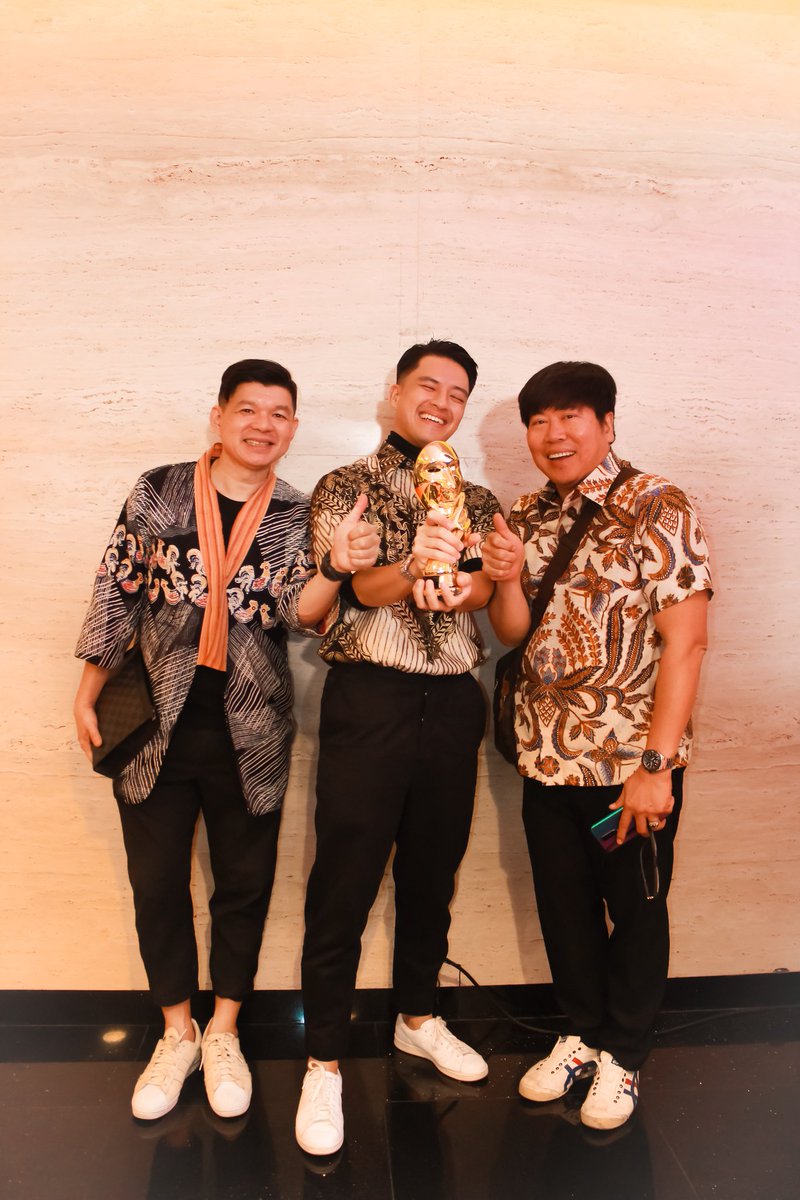 sulung88's tweet photo. Extremely proud, happy  yet grateful. Massive Congrats  @morganoey for your well deserved  #imaa2019 Awards! Be unstoppable Oey! Also big congrats soul @sastragozalisinaga for your compassion, love and constantly got your back to  Morgan! . https://t.co/9l2WduptC8