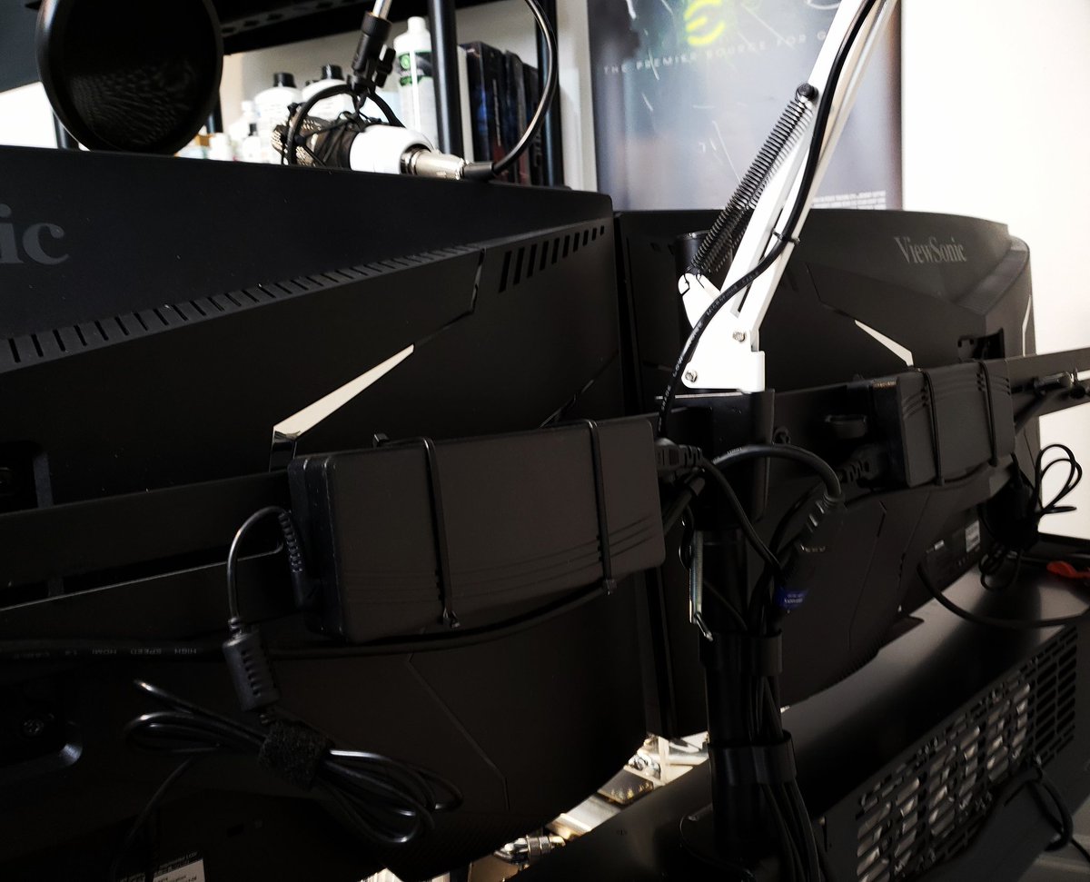 EnviousMods's tweet photo. Working on cable management for Splitr desk mod now that the @ViewSonicGaming XG350R-C Curved monitors are mounted!

#Splitr #DK05 #desk #PCMR https://t.co/UuImghSs4t