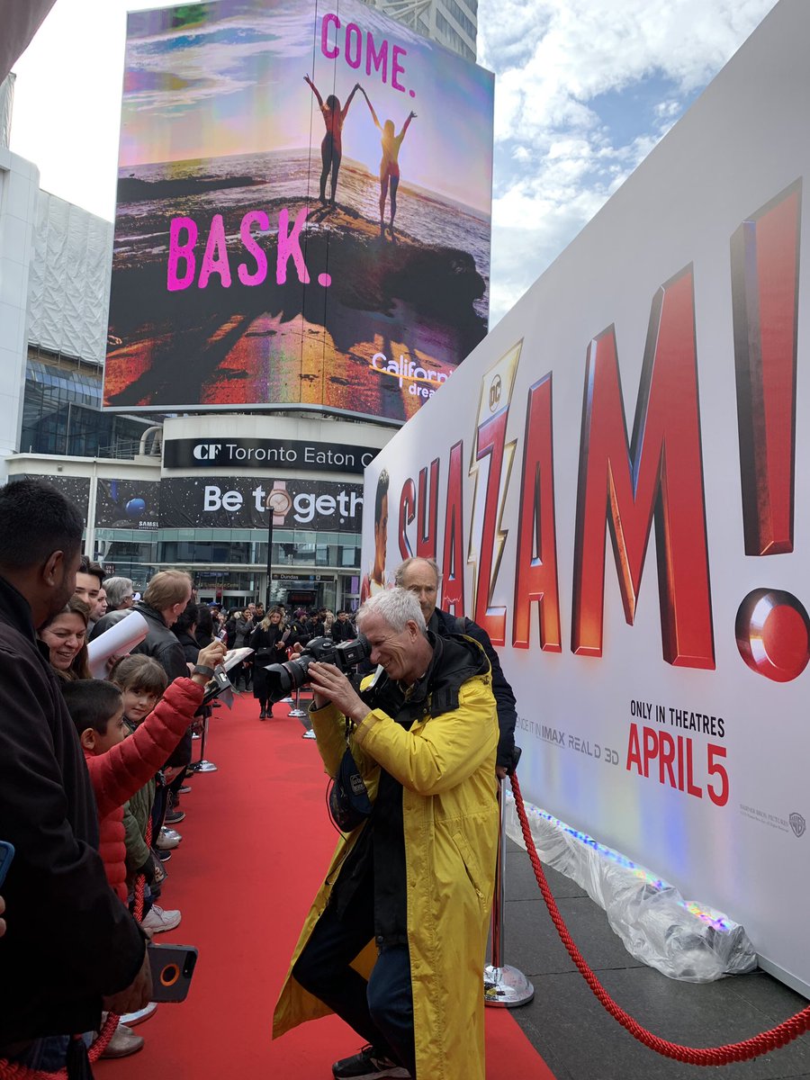 unikron's tweet photo. Filming the premier at Yonge and Dundas #shazam #comicon #comicontoronto https://t.co/K3wP2PKKJb