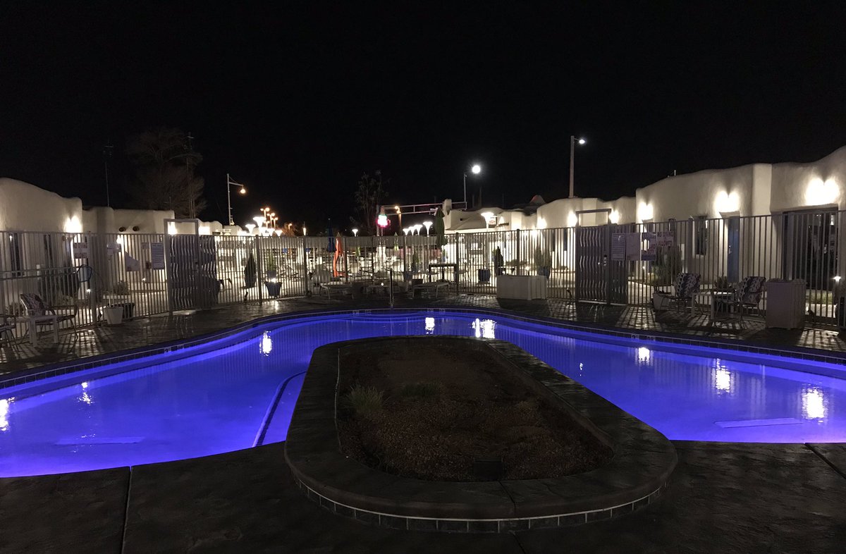 ReinhardPastor's tweet photo. “Night Vision” 
version of pool 
@ El Vado Hotel, 
Albuquerque, NM. https://t.co/LdAY6GWfqG