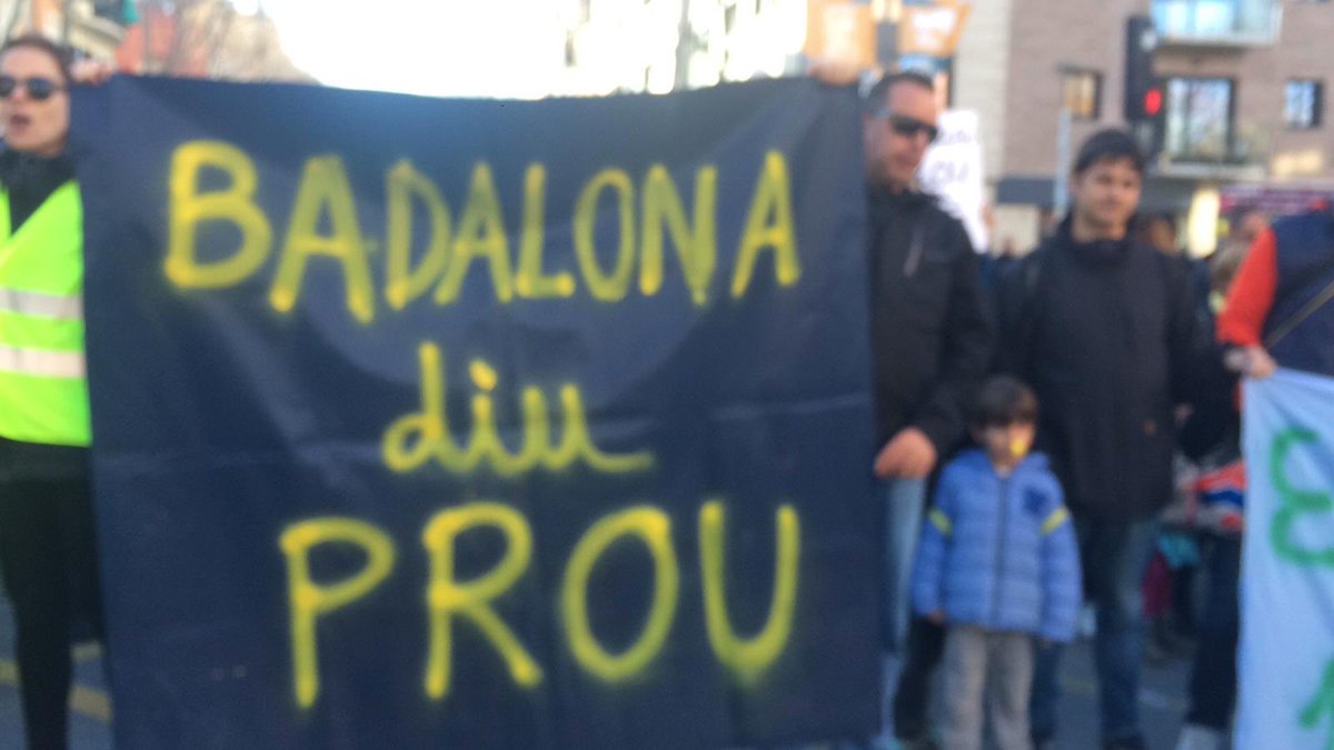 FaBABadalona's tweet photo. La mobilització #BDNDiuPROU🛑 dona el tret sortida, de cara al 26 de març on ens PLANTAREM! 
@VentosMir @AmpaProgres @AfaJungfrau #PauPicasso #Gitanjali @badalonaport
El 26 a la tarda no anem a classe! https://t.co/rgmrlOWmep