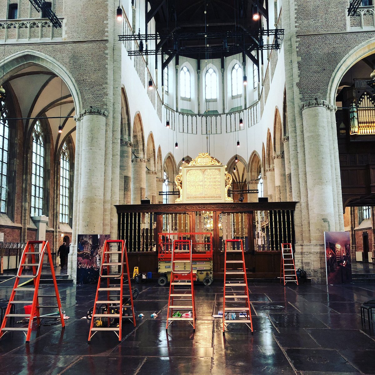 In de #Pieterskerk #Leiden wordt vandaag meegedaan met <a href="/NLDOET/">NLdoet</a>, de grootste vrijwilligersactie van Nederland. Fantastisch!