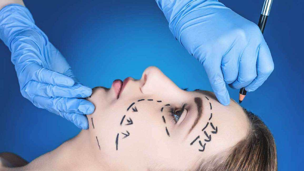 New #PlasticSurgery surgery statistics reveal focus on #face and #fat
…ic-reconstructive-surgery.imedpub.com
Submit related articles at : aestheticsurgery@clinmedinsights.com