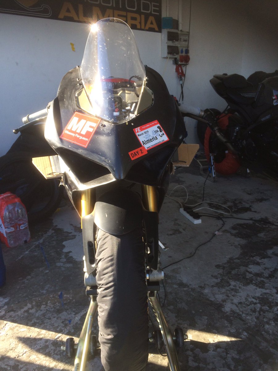 Adamjenko11's tweet image. Some kid @CircuitoAlmeria was looking for 0.3 on his new V4 so I made him some wings , let's see how he goes