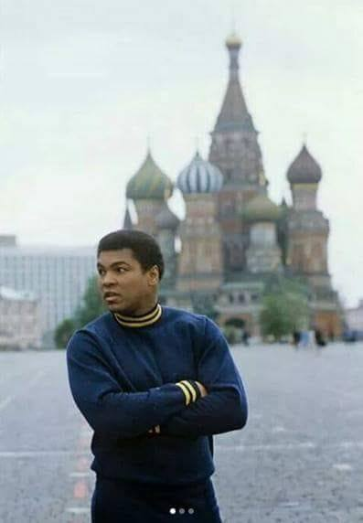 “No he visto un sólo mendigo [en la URSS], nunca me he sentido tan seguro como aquí [en la URSS], no corro el riesgo de ser robado. Me dijeron en Estados Unidos que no hay libertad de religión en este país pero he visto rezar libremente. Todo es falsa propaganda". Muhammad Alí