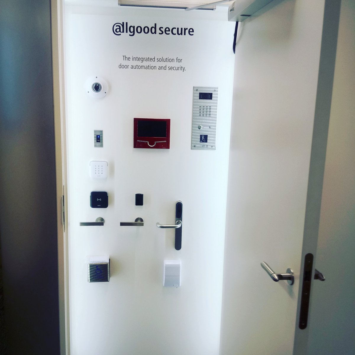 Allgood secure, another beautiful display within our pod at the Holborn office #londonshowroom #allgoodsince1948 #accesscontrol #supplyandfit #M&E #automaticoperator #fobaccess #audioandvisualentrysystem #CCTV