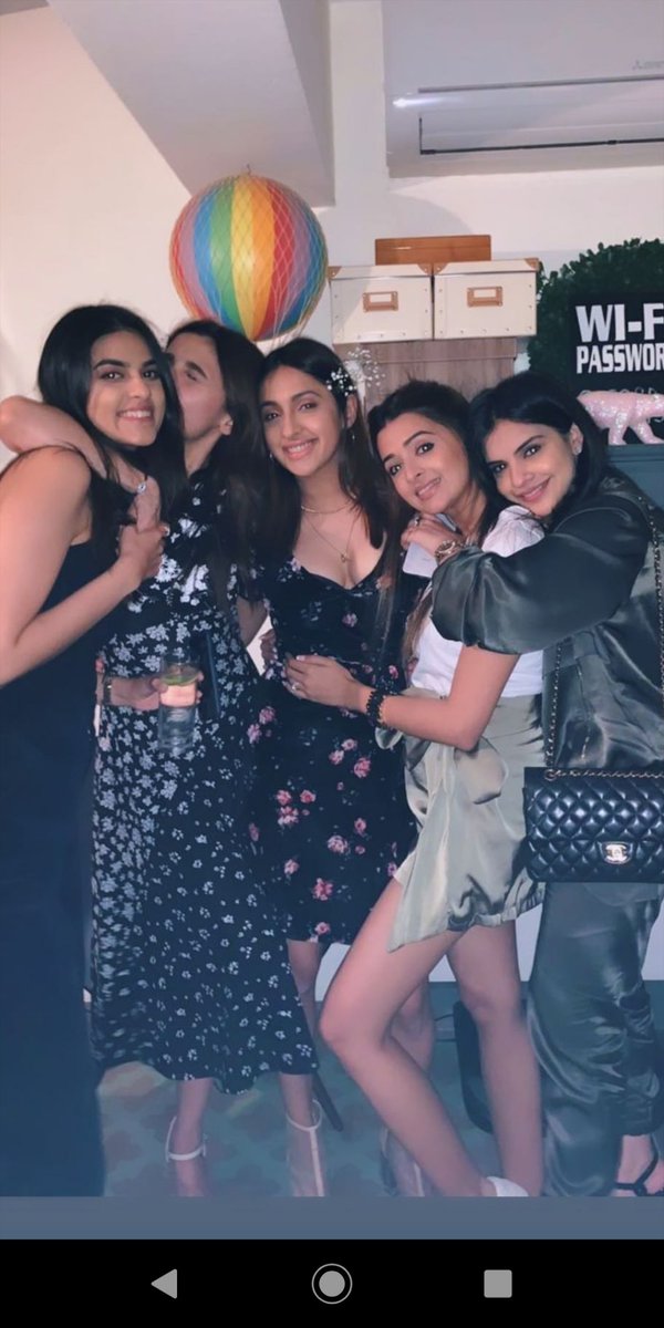 #HappyBirthdayAliaBhatt ! @aliaa08 with her friends in her bday celebration last night