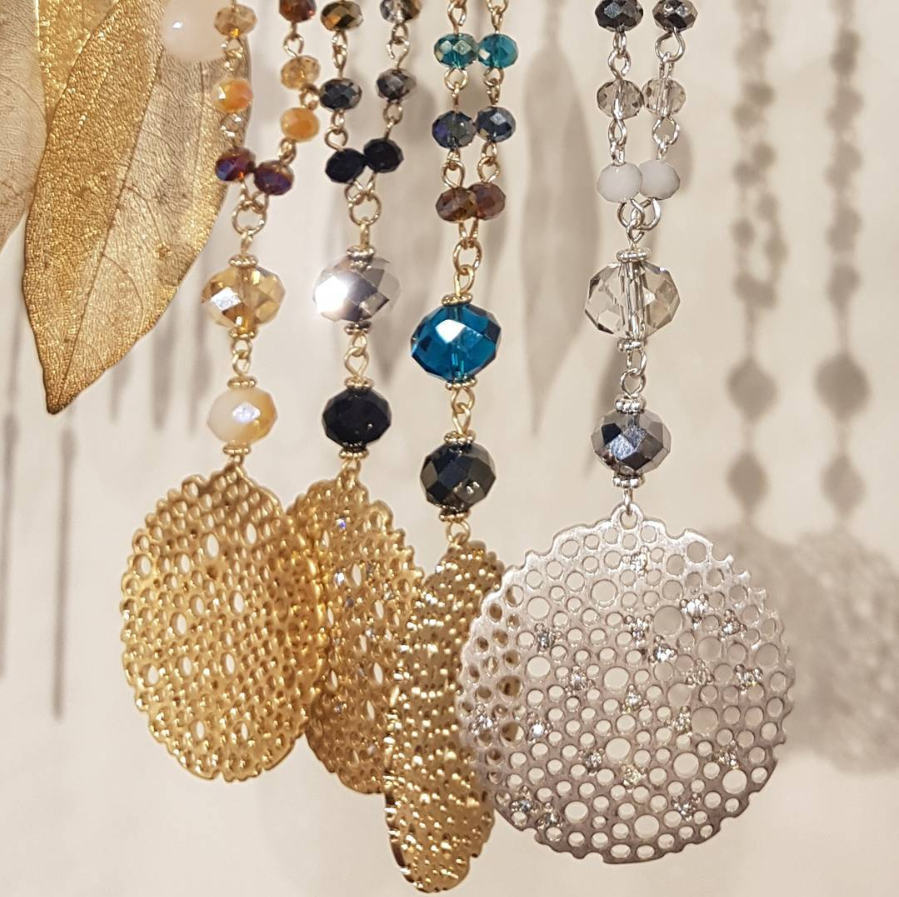 Gold, silver, gems, stars... our collection of unique jewellery will add just the right amount of bling to any look!
-
#jewellery #collection #goldjewellery #silverjewellery #chicjewellery #jewellerycollection #accessory #sparkle #salisajewellery #salisaboutique