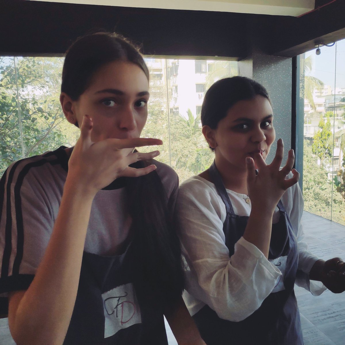 jchumblecrofts's tweet photo. Is there any batter left for the brownies? #welovechocolate #flavourdiaries #ASBstudio6 #asbms @ASBIndia @anjali_pathak https://t.co/YCTyLxZOkr