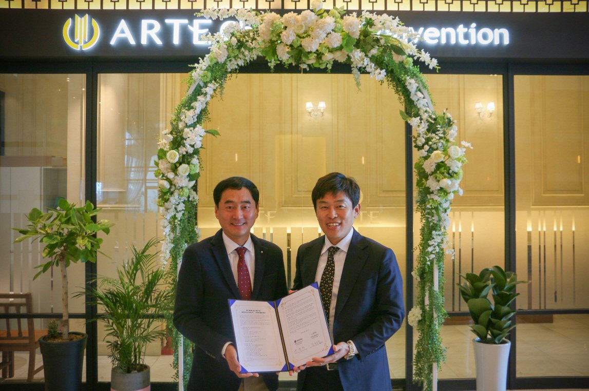 [FCANYANG X ARTE WEDDING]

FC안양과 아르떼 채플 &amp; 컨벤션이 공식 후원 협약을 체결했습니다. FC안양의 새 가족이 된 아르떼 채플 &amp; 컨벤션을 진심으로 환영합니다!

기사 보러 가기 -> goo.gl/V89ijY

#FC안양 #시민과함께하는100년구단
#NEWRISEFCANYANG