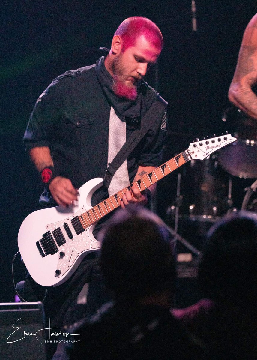 RemintonRemy's tweet photo. #RemyRemington #GrimmTrigger #720Roll #Guitar #TriggerHappyManiac https://t.co/h80DTCaM0o