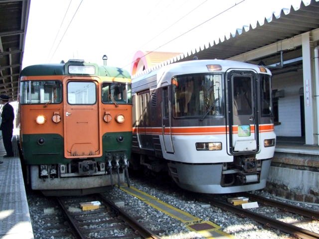 ヤクザ医師 على تويتر ダイヤ改正前日のお名残乗車 極めつけはこれかな 飯田線から115系が撤退する日 長野から快速みすずに乗り旅はスタート 翌日から運用変更だからもしかして の予感が的中 飯田駅でいきなり 豊橋幕になり長野から豊橋まで８時間半乗り通しま