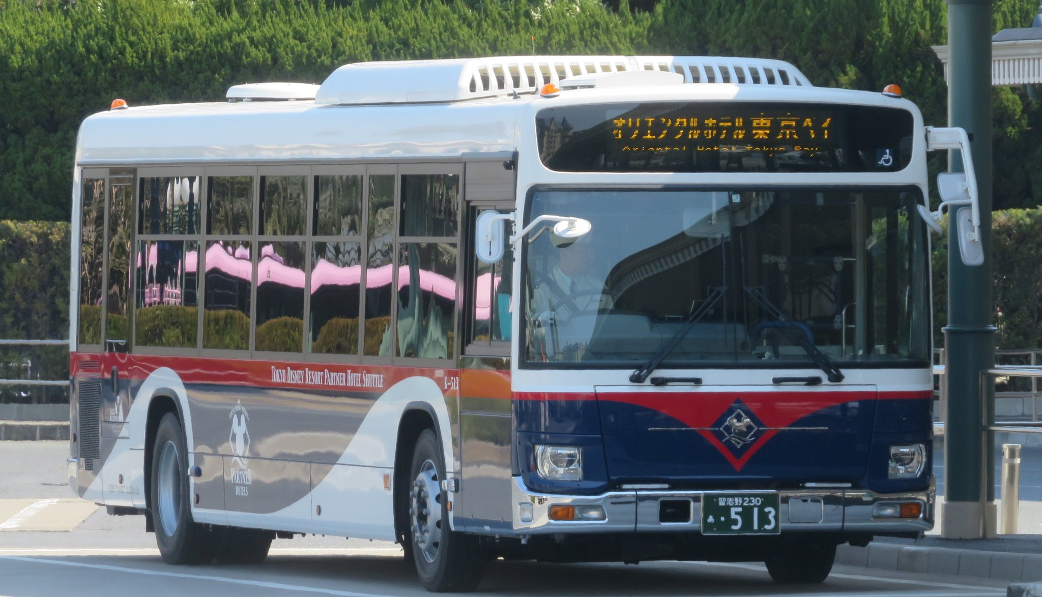 Vitamintecno ディズニーランドにて パートナーホテル用のシャトルバスの新車 K 512 習志野230あ512 K 513 習志野230あ513 Q尺2pg代の新型ブルーリボンです Vitamintecno ディズニーランドにて パートナーホテル用のシャトルバスの新車 K 512 習志野230あ512 K 513 習志野230あ513 Q尺2pg代の新型ブルーリボンです