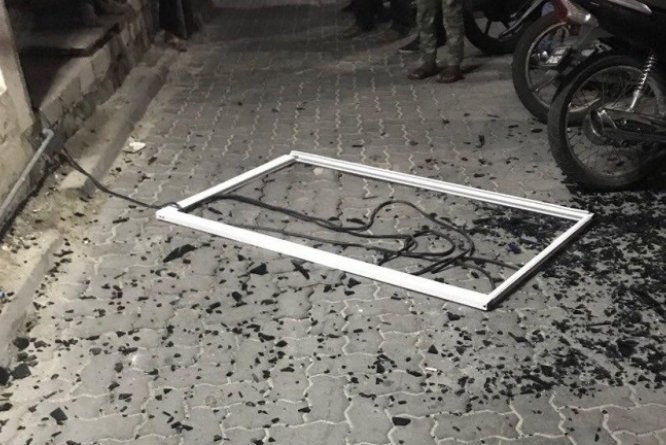mvtnews's tweet image. (Glass window falls from construction site) has been published on Maldives Times - maldivestimes.com/glass-window-f…
#Falling_Objects #Maldives_Independent #Maldives_News #Society_Culture
