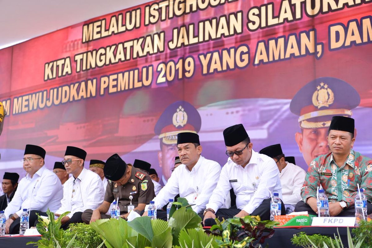 Fatimah_030516's tweet photo. Membangun tali silahturahmi dalam kunjungan #MendesDiBengkulu @EkoSandjojo #JokowiMembangunDesa @jokowi  @taufikmadjid71 @anwsanusi @fachrilabalado https://t.co/JOHJbs7w8y