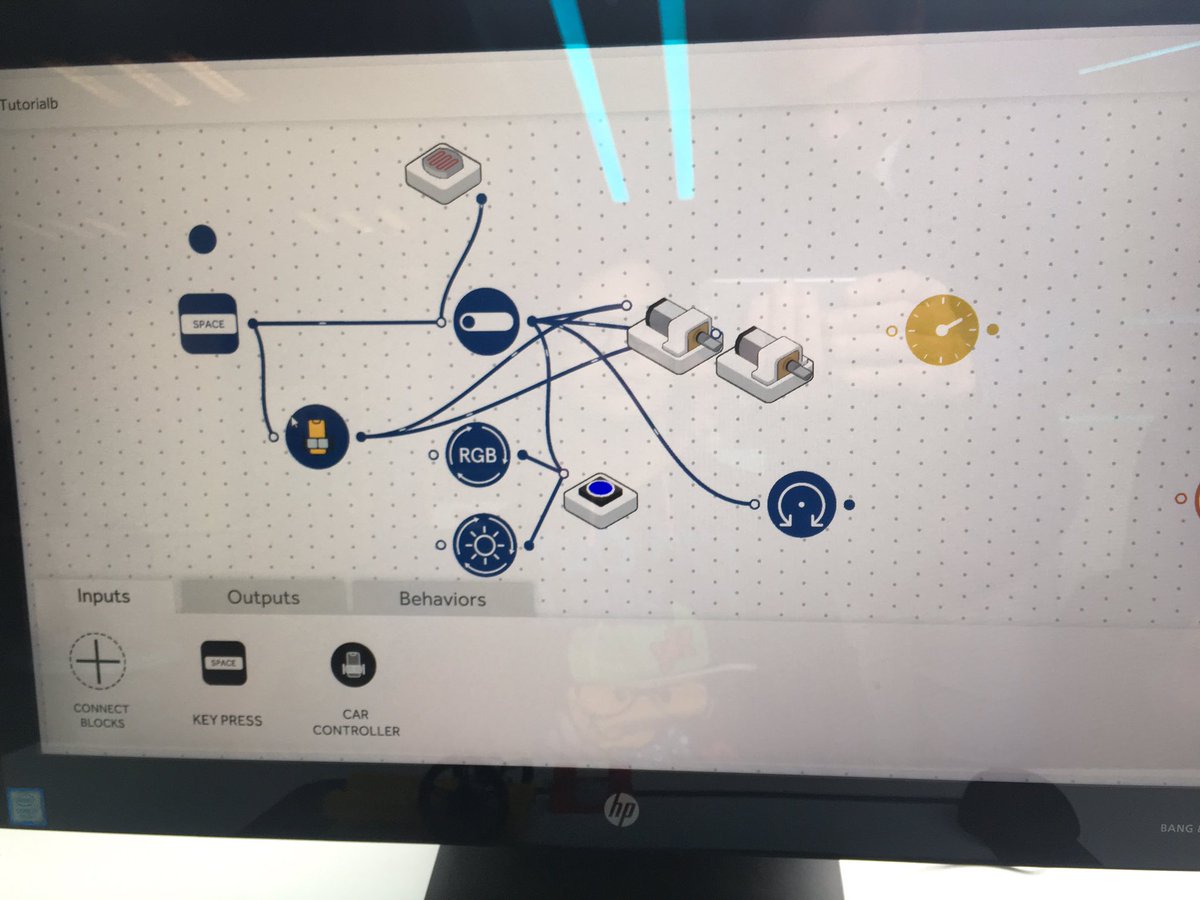 Voor <a href="/derolfgroep/">De Rolf groep</a> op het @Amstelveencollege  een les Robotica gegeven aan 2e klassers. Geweldig om te zien hoe snel de leerlingen alles oppakten. Binnen no time zaten ze verdiept in Sam Space en combineerden ze de blokken tot een rijdend autootje. #toekomsgerichtonderwijs