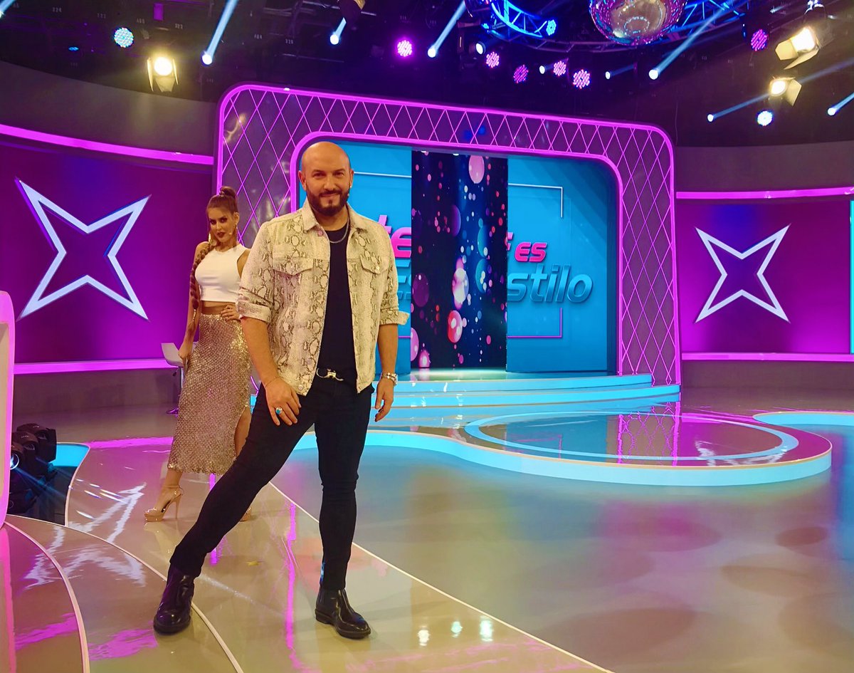 davidsalomonr's tweet photo. Eres un cuero TODA TU @VZCR !!! Como nos divertimos en @MiEstiloMX @Aztecauno #EsteEsMiEstilo #EEME #BELLAPORFUERAYPORDENTRO https://t.co/KojczjBQVe