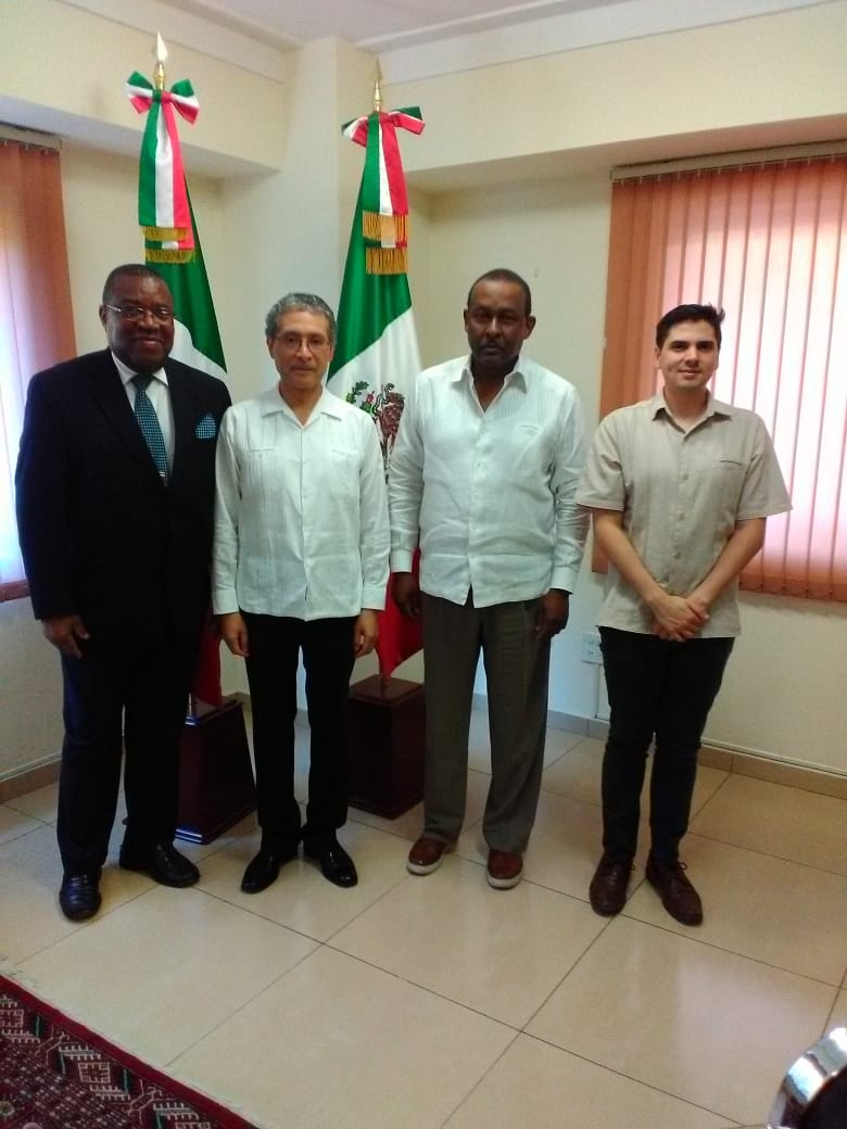EmbajadaHaiti's tweet photo. Les ambassadeurs  Guy Lamothe de Haiti et Hector Rodriguez du Mexique se réunissent avec le DG des Archives Nationales  Mr Wilfrid Bertrand et David Jensen de l'ambassade du Mexique. Les questions liées au registre civil et la légalisation des documents sont a l'ordre du jour. https://t.co/COPXu24pd4