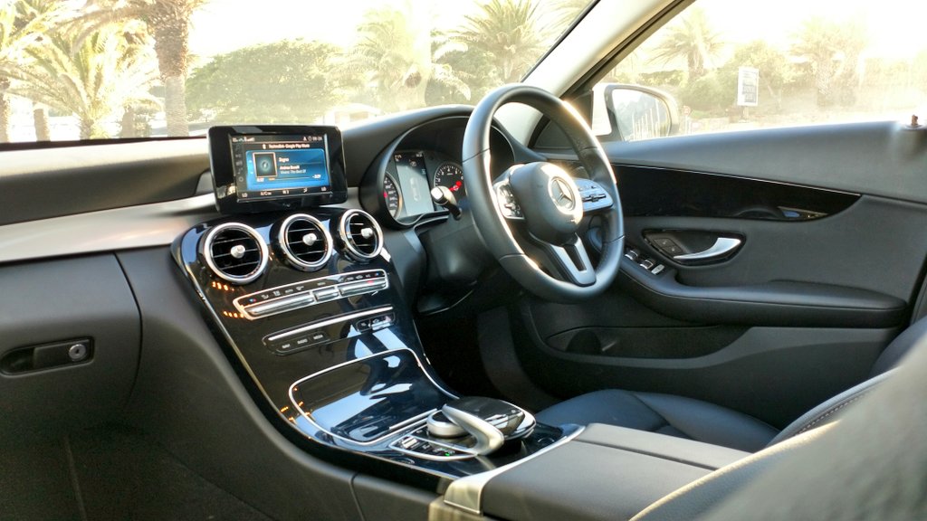 TechnoBokMedia's tweet photo. The @MercedesBenz_SA Mercedes-Benz C-Class (W205) has recently received a facelift. Updated styling, improved technology, ergonomics and build quality are some of its latest offerings.
#MercedesBenz #MercedesSA #CKlasse https://t.co/zz5Wumyd3v
