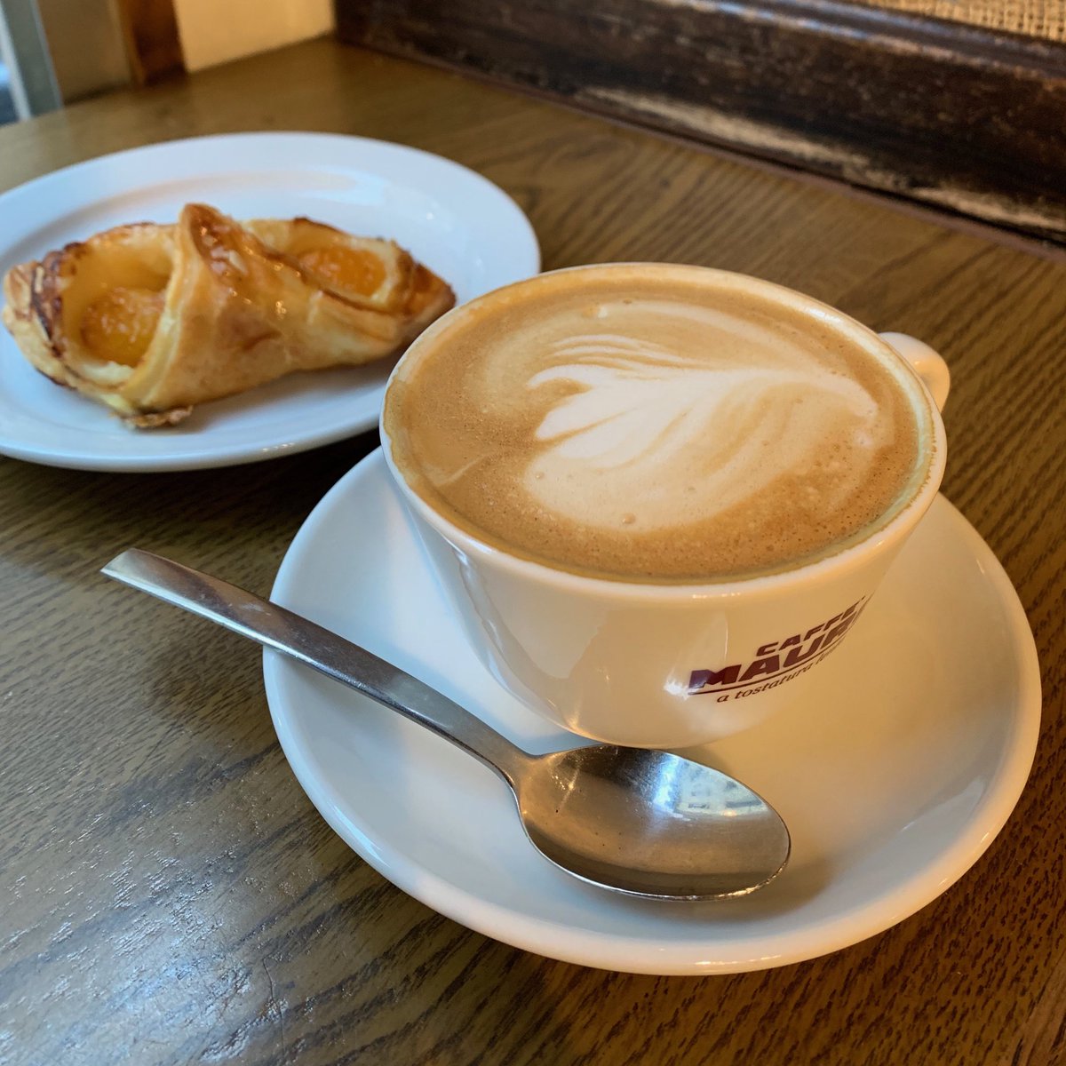 TiedmannConsult's tweet photo. ... morgendliche Stärkung vor Beginn von Tag 2 der Bundestagung zum Thema “Wieviel Wissenschaft braucht die Lehrerfortbildung?” #face19 an der PH Freiburg. #twitterlehrerzimmer https://t.co/IQSX3pxEWX