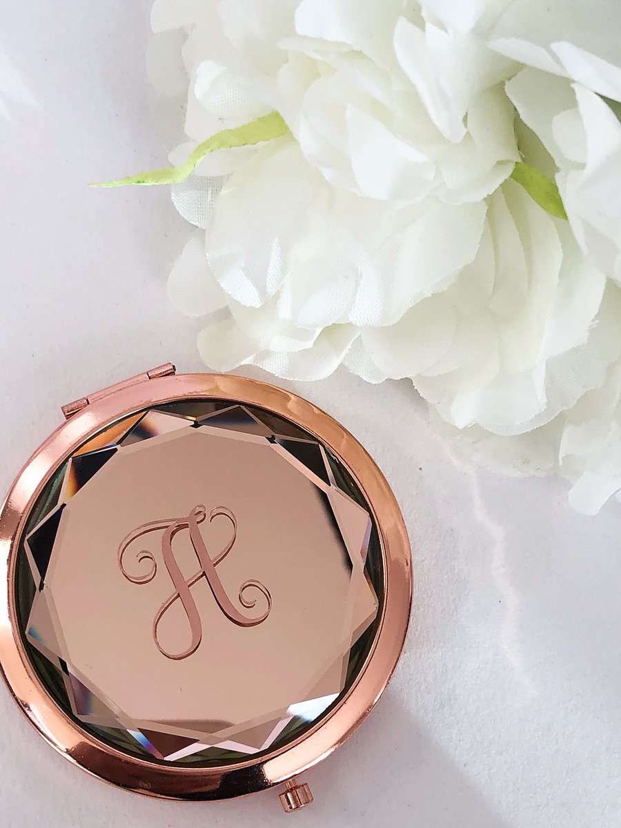 Rosegold compact mirror with initials Bagsoffavours.etsy.com #eshopsuk #craftbuzz #87rt #UKEarlyHour #earlybiz #mothersdaygifts #bridesmaidsgifts #giftideas