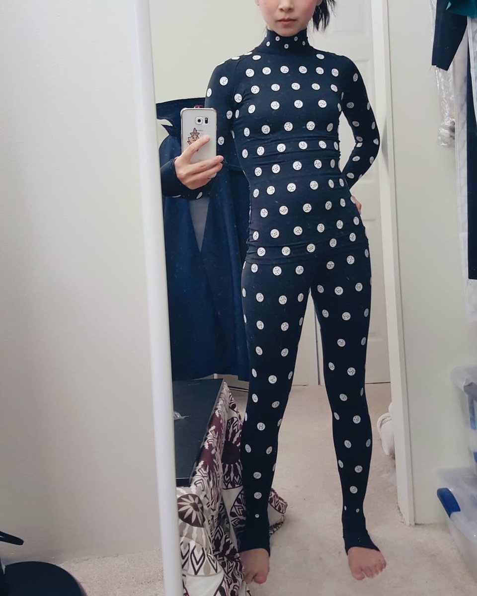 atashi00's tweet image. Tried out the #zozosuit as a measuring tool for #cosplay. For $4, it&apos;s pretty accurate and reaffirms what I already know, like how my belly is rounded like a child&apos;s and I might as well be a cylinder in the torso…this was with a padded bra. What else can I do with it?